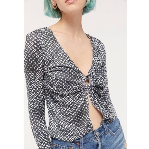 Urban Outfitters UO Black and White Clarissa Printed Plunging Flyaway Top Medium - Picture 11 of 12